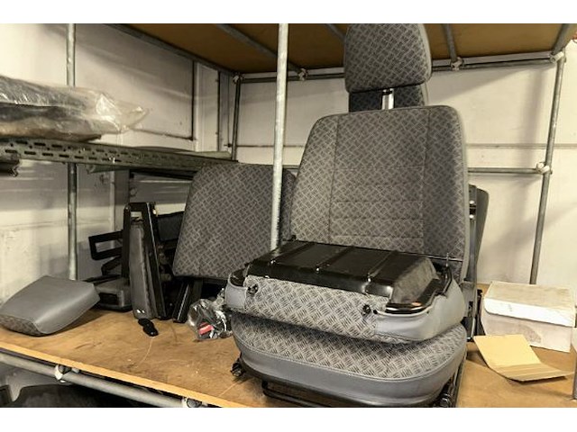 Inhoud op platform boven keuken - afbeelding 2 van  7