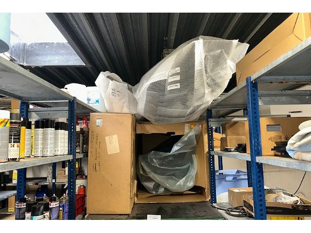 Inhoud op platform boven keuken - afbeelding 7 van  7