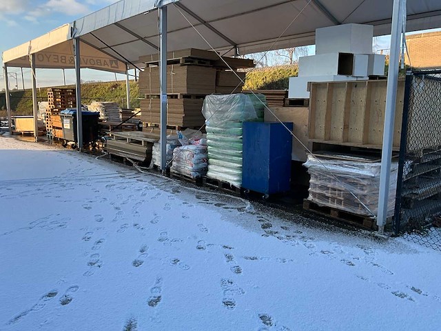 Inhoud opslagtent buiten - afbeelding 2 van  9