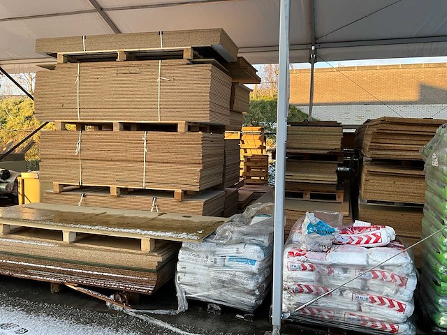 Inhoud opslagtent buiten - afbeelding 4 van  9