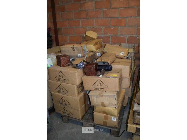 Inhoud pallet div soorten kaarsen - afbeelding 3 van  3