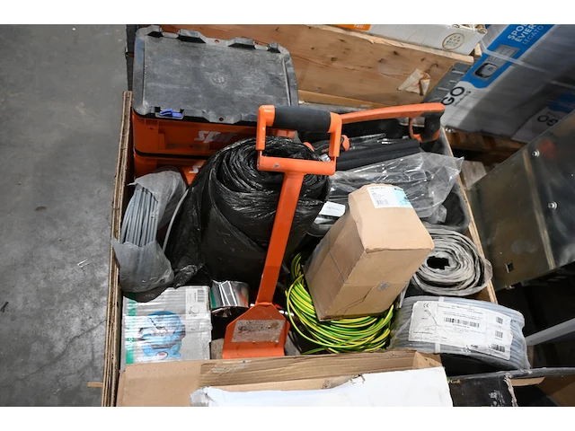 Inhoud pallet diverse werkmateriaal - afbeelding 5 van  6