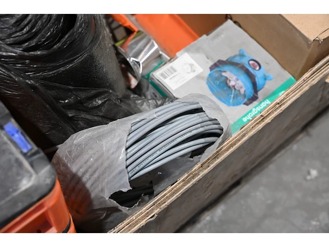 Inhoud pallet diverse werkmateriaal - afbeelding 6 van  6