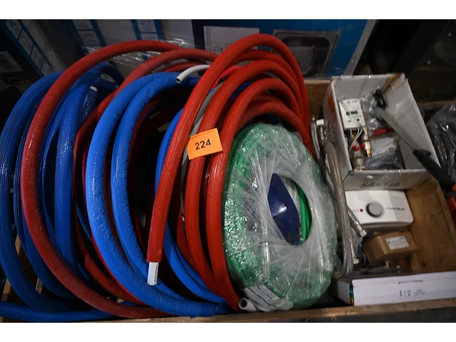 Inhoud pallet diverse werkmateriaal - afbeelding 1 van  6