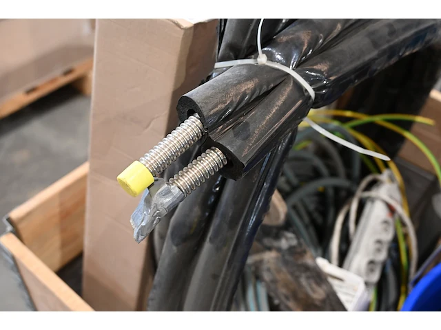 Inhoud pallet diverse werkmateriaal - afbeelding 2 van  5
