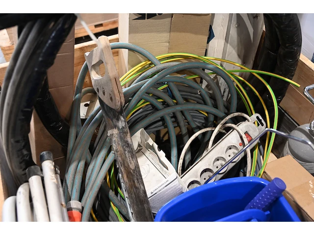 Inhoud pallet diverse werkmateriaal - afbeelding 4 van  5