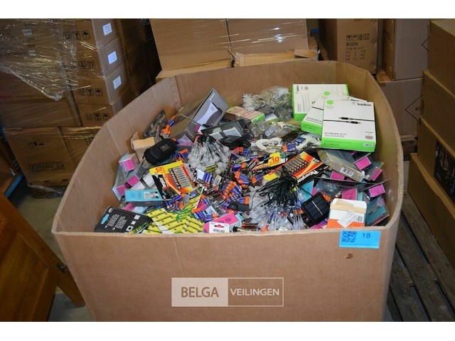 Inhoud pallet partij div goederen - afbeelding 1 van  7