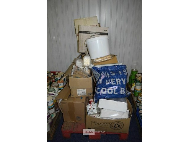 Inhoud pallet partij div inpakmateriaal, borden, bekers, bestek - afbeelding 1 van  3