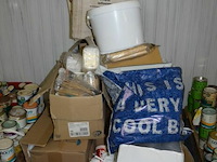 Inhoud pallet partij div inpakmateriaal, borden, bekers, bestek - afbeelding 1 van  3