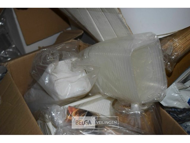 Inhoud pallet partij div inpakmateriaal, borden, bekers, bestek - afbeelding 2 van  3