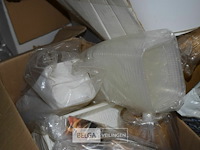 Inhoud pallet partij div inpakmateriaal, borden, bekers, bestek - afbeelding 2 van  3