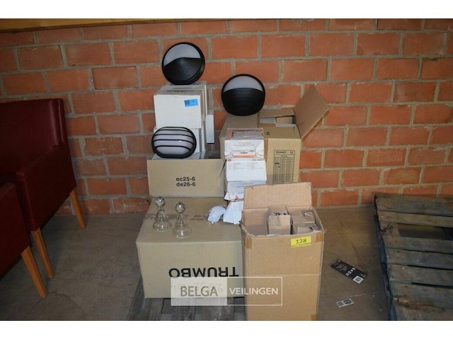 Inhoud pallet partij lampkappen voor buiten - afbeelding 1 van  4