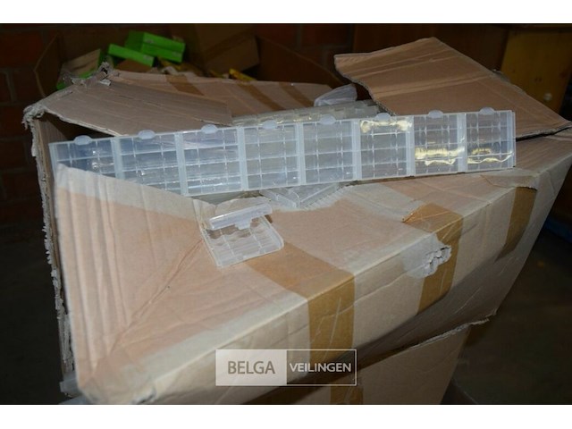 Inhoud pallet partij minidoosjes en universele tablet hoesjes - afbeelding 2 van  4