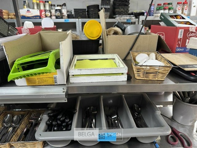 Inhoud rek - bestek - afbeelding 8 van  9