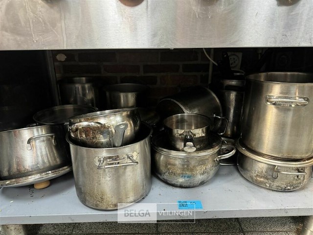 Inhoud rek - div kookpotten - afbeelding 2 van  8