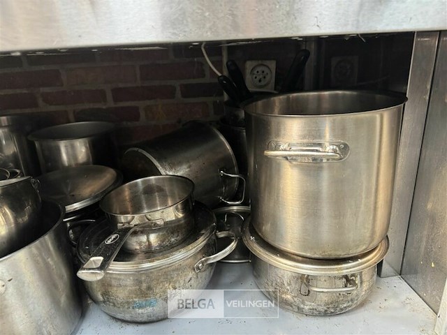 Inhoud rek - div kookpotten - afbeelding 3 van  8