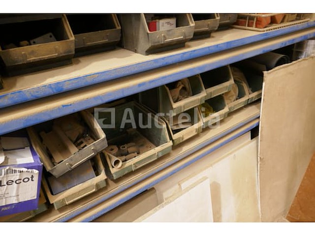 Inhoud rek : allehande divers bevestigingsmateriaal en dergelijken - afbeelding 2 van  12