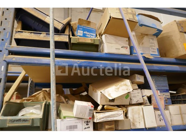 Inhoud rek : allehande divers bevestigingsmateriaal en dergelijken - afbeelding 4 van  12