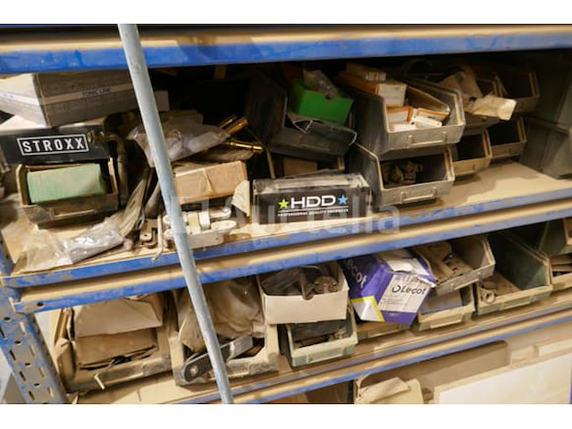 Inhoud rek : allehande divers bevestigingsmateriaal en dergelijken - afbeelding 1 van  12
