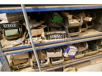 Inhoud rek : allehande divers bevestigingsmateriaal en dergelijken - afbeelding 1 van  12