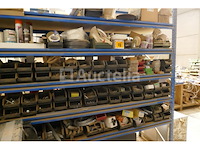 Inhoud rek : allehande divers bevestigingsmateriaal en dergelijken - afbeelding 5 van  12