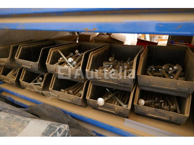 Inhoud rek : allehande divers bevestigingsmateriaal en dergelijken - afbeelding 7 van  12