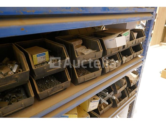 Inhoud rek : allehande divers bevestigingsmateriaal en dergelijken - afbeelding 8 van  12