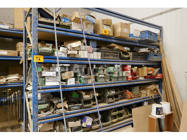 Inhoud rek : allehande divers bevestigingsmateriaal en dergelijken - afbeelding 12 van  12