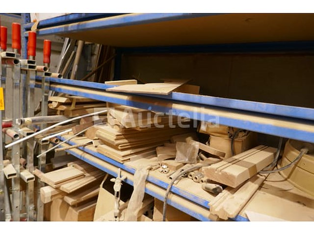 Inhoud rek : divers materiaal - afbeelding 4 van  8