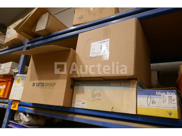 Inhoud rek : divers materiaal - afbeelding 6 van  8