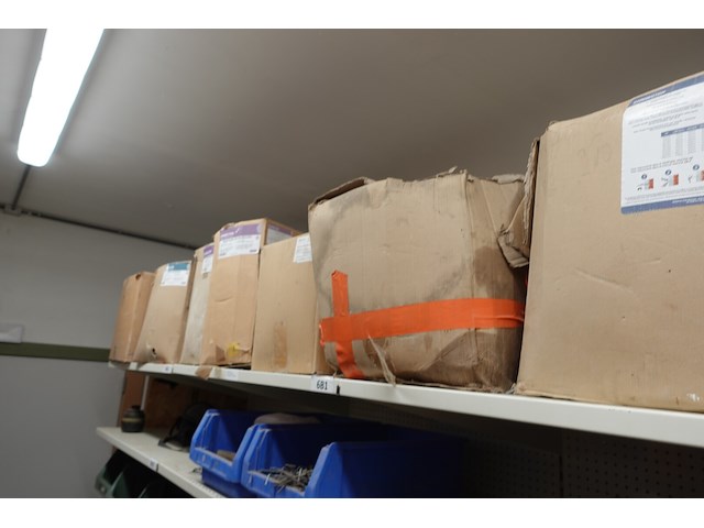 Inhoud rek diversen - afbeelding 18 van  48