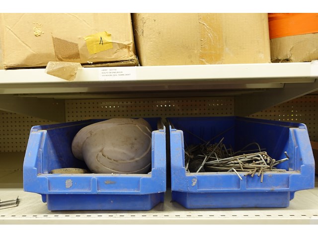 Inhoud rek diversen - afbeelding 25 van  48