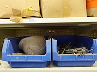 Inhoud rek diversen - afbeelding 25 van  48