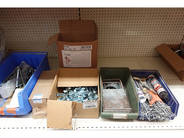 Inhoud rek diversen - afbeelding 29 van  48