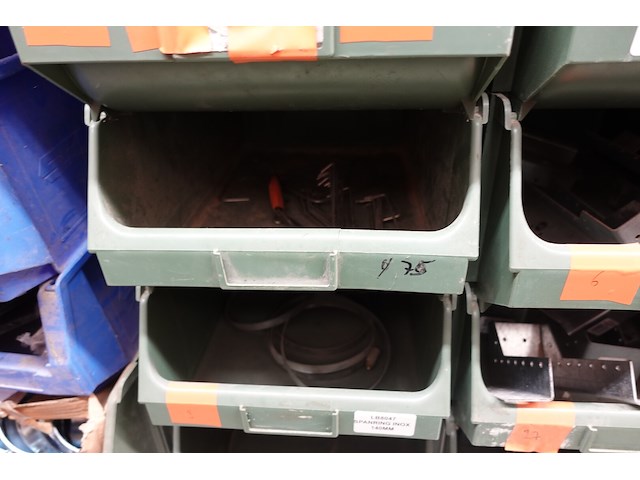 Inhoud rek diversen - afbeelding 33 van  48