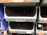 Inhoud rek diversen - afbeelding 33 van  48