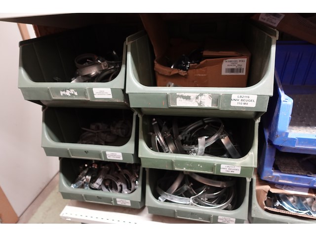 Inhoud rek diversen - afbeelding 37 van  48