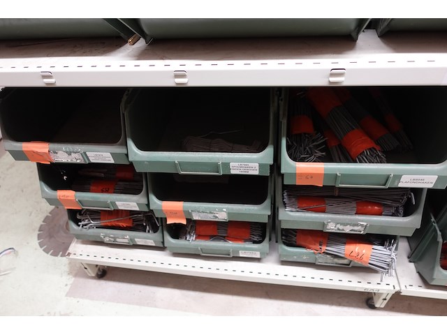 Inhoud rek diversen - afbeelding 38 van  48