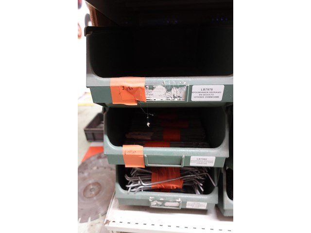 Inhoud rek diversen - afbeelding 41 van  48