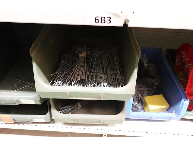 Inhoud rek diversen - afbeelding 43 van  48