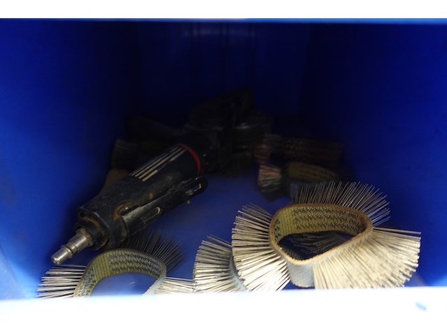 Inhoud rek diversen - afbeelding 2 van  55