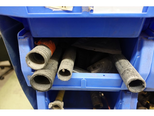 Inhoud rek diversen - afbeelding 52 van  55