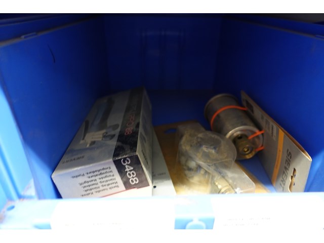 Inhoud rek diversen - afbeelding 55 van  55