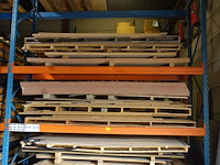 Inhoud rek/ houten platen - afbeelding 1 van  5