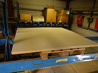 Inhoud rek/ houten platen - afbeelding 2 van  5