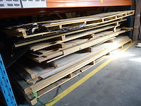 Inhoud rek/ houten platen - afbeelding 5 van  5