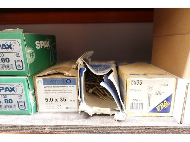 Inhoud rek ijzerwaren - afbeelding 9 van  95