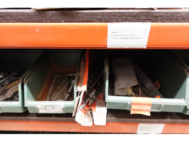 Inhoud rek ijzerwaren - afbeelding 15 van  95