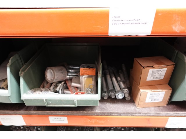 Inhoud rek ijzerwaren - afbeelding 16 van  95