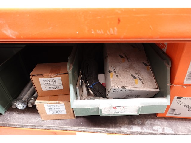 Inhoud rek ijzerwaren - afbeelding 17 van  95